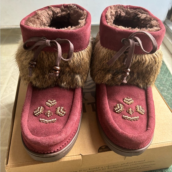 Manitobah mukluks Keewatin suede rabbit fur burgundy boots size 7 ladies - Picture 7 of 9